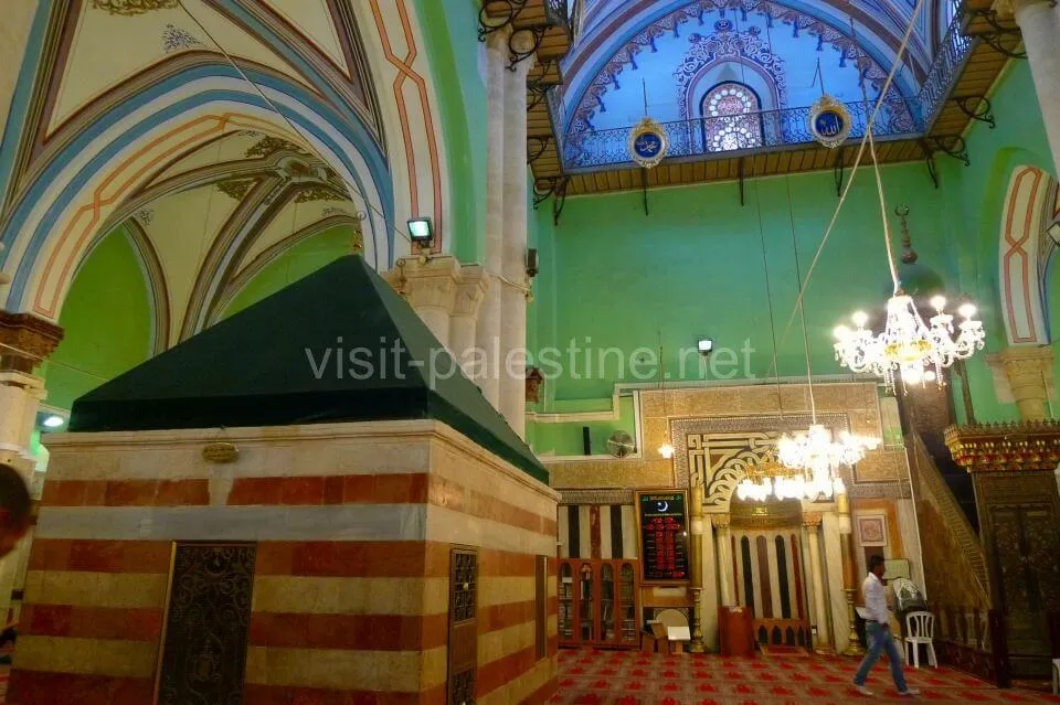 豪華絢爛なイサクの広間。宗教の祖たちの墓・エデンの園への入り口も必見。 ヘブロン アブラハム・モスクのイサクの広間