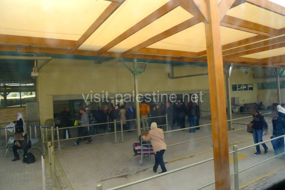 イスラエル入国管理局入口