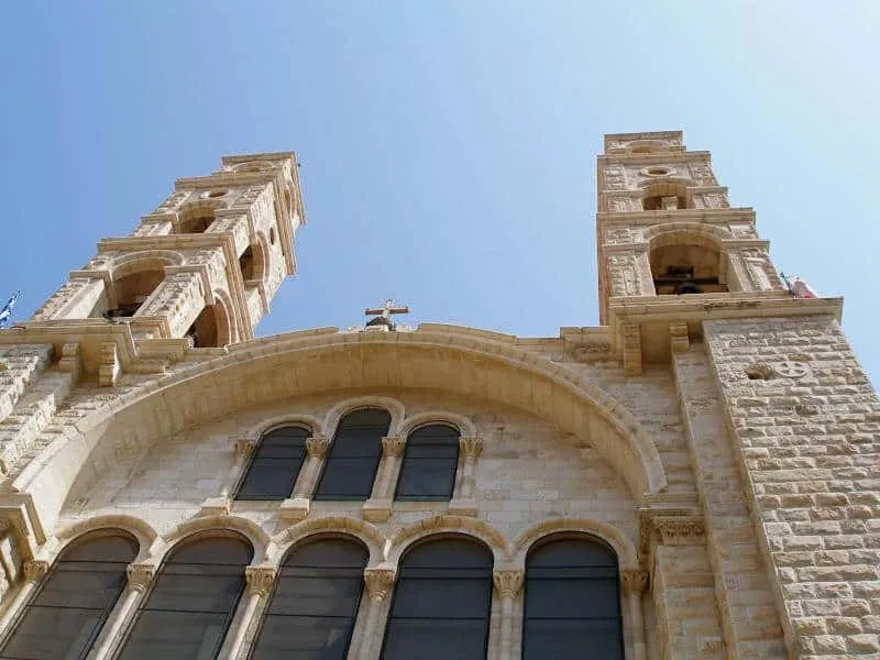ヤコブの井戸があるフォティニア教会  Seetheholyland.net ヤコブの井戸があるフォティニア教会