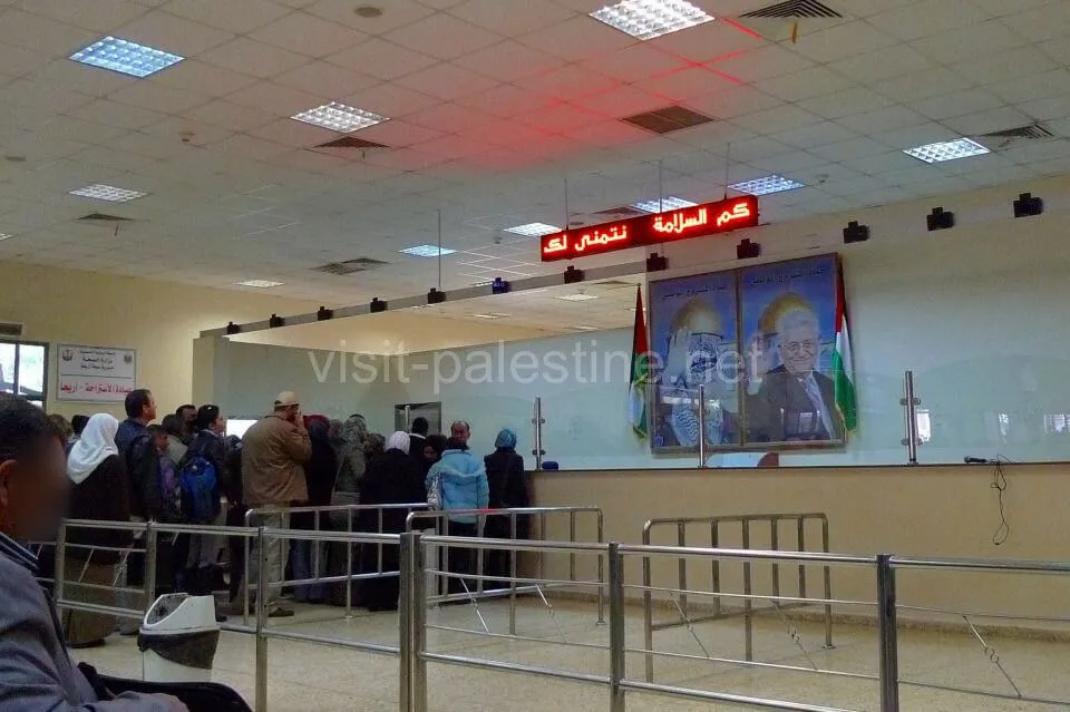パレスチナの出国カウンター