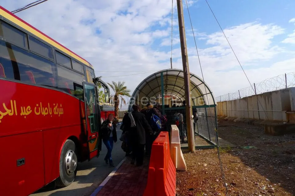 イスラエルの出国ブース行きセキュリティチェック